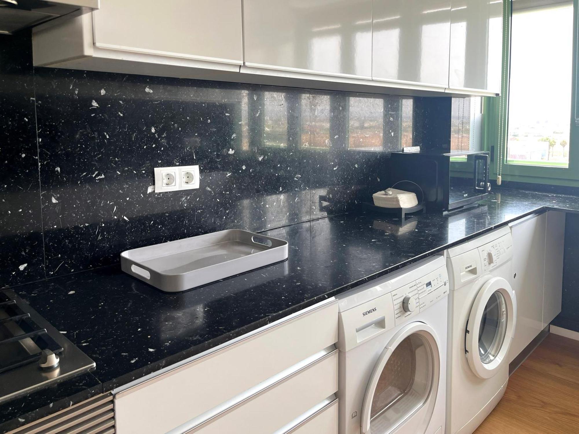 Stylish Well-Connected Beachfront Flat Valence Extérieur photo