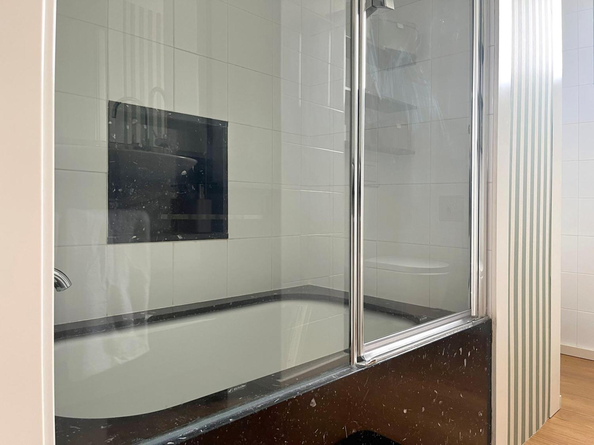 Stylish Well-Connected Beachfront Flat Valence Extérieur photo