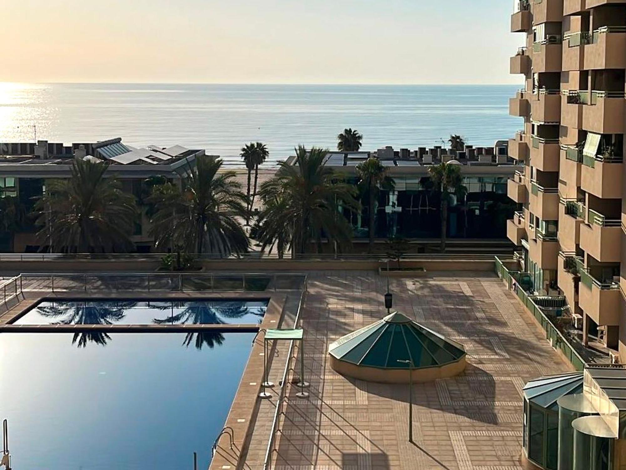 Stylish Well-Connected Beachfront Flat Valence Extérieur photo
